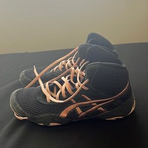 ASICS women’s wrestling sneakers Size 7.5 Black/Rose Gold